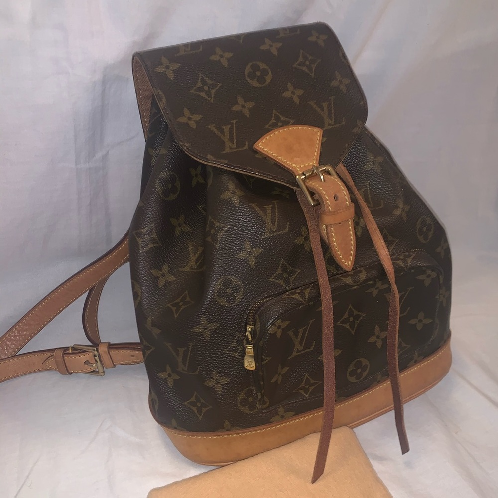 ❌SOLD❌Auth Louis Vuitton Montsouris MM  Backpack